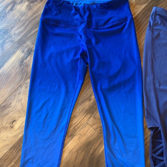 💙Super cute leggings! Hardly worn!💜 - Picture 2 of 5